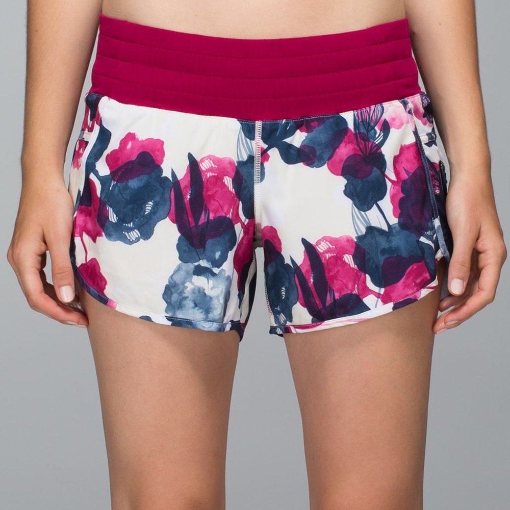 Lululemon Tracker in Inky Floral/BumbleBerry